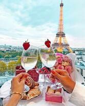 Без бренда «Свидание на фоне Эйфелевой башки» в Сургуте