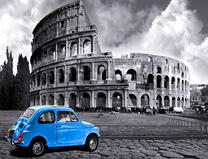 Автомобиль на фоне Колизея